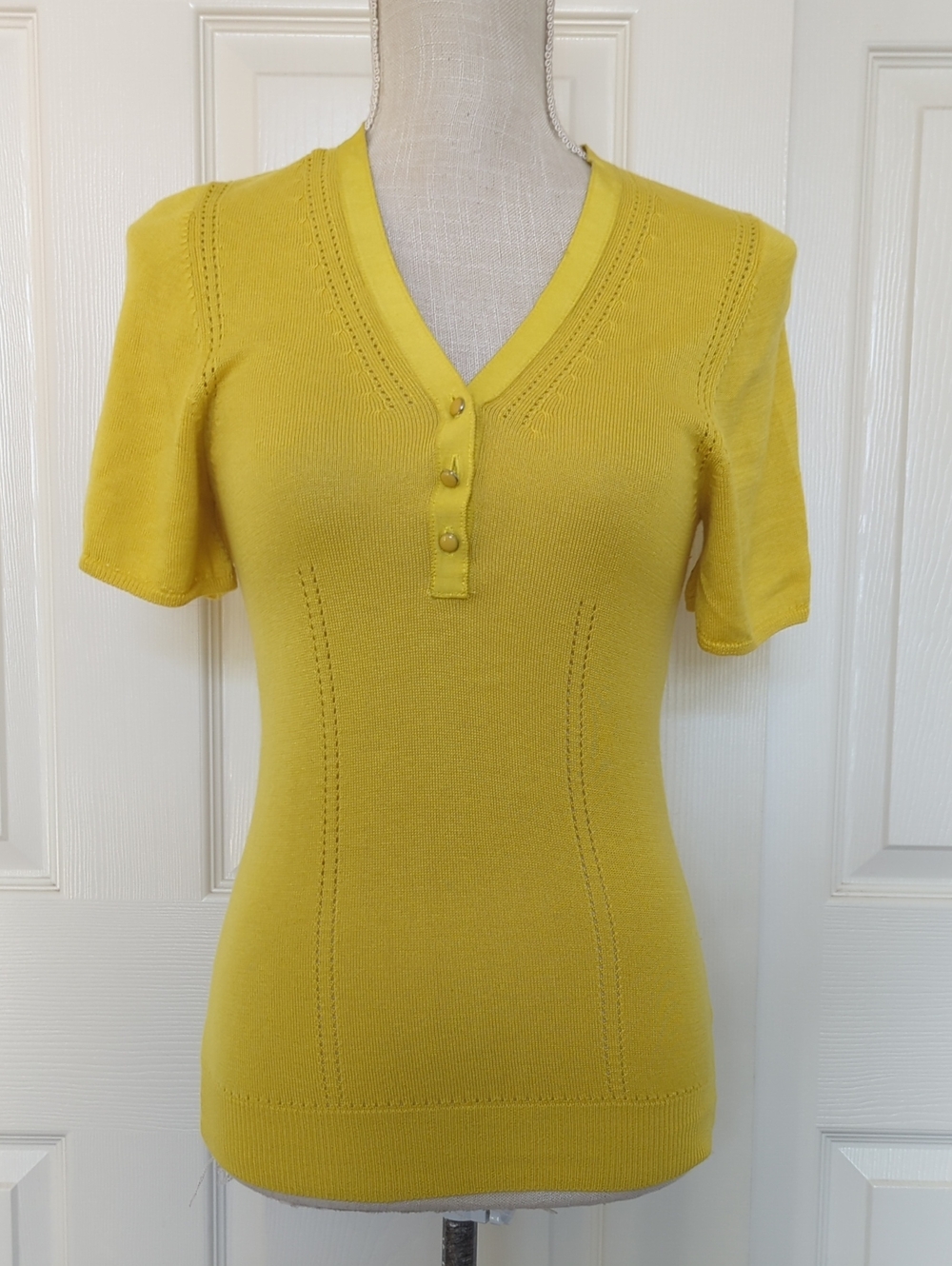 Lela Rose Silk And Cashmere Yellow V-Neck Short Sleeve Knit Top - Picture 2 of 7
